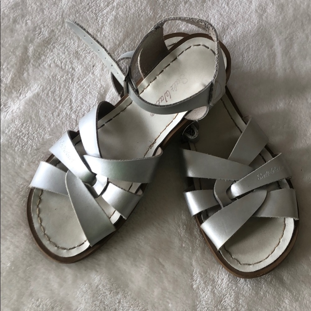GUC Silver saltwater sandals sz8